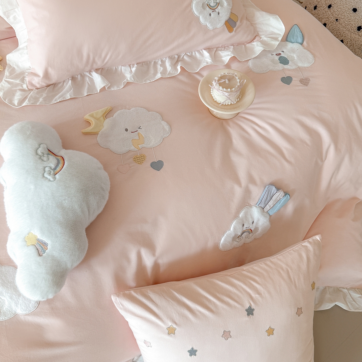 91家纺网 家纺一手货源 找家纺 曼布缇 2025新款加厚全棉纯棉磨毛绣花款套件-童话云朵（会员减20，券后控价338起) 童话云朵（会员减20，券后控价338起)-粉