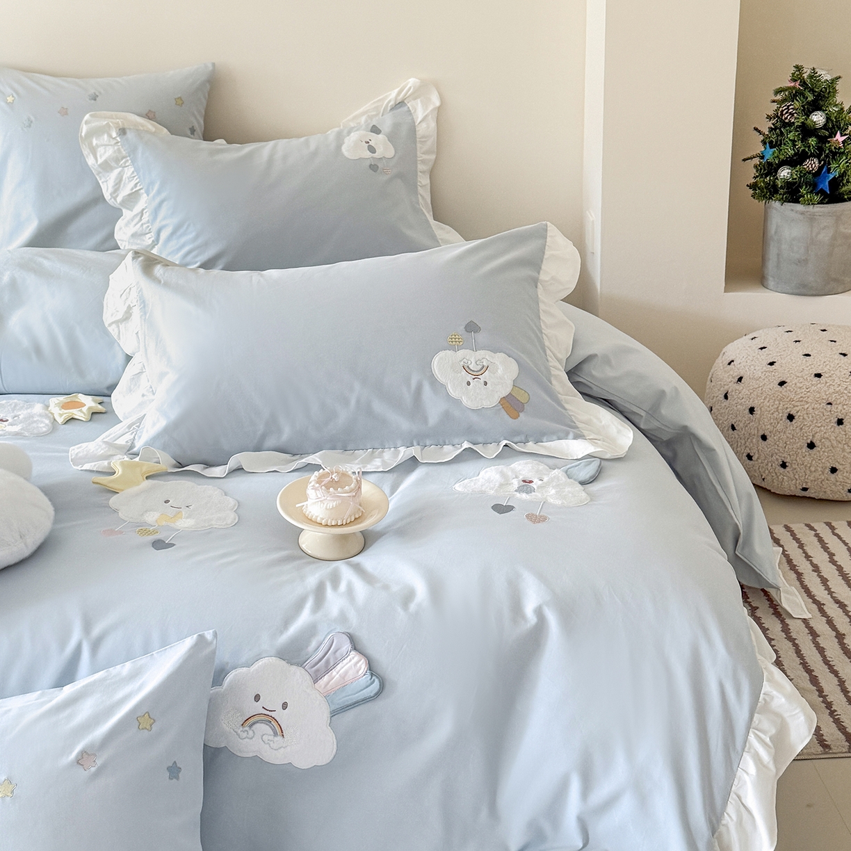 91家纺网 家纺一手货源 找家纺 曼布缇 2025新款加厚全棉纯棉磨毛绣花款套件-童话云朵（会员减20，券后控价338起) 童话云朵（会员减20，券后控价338起)-蓝