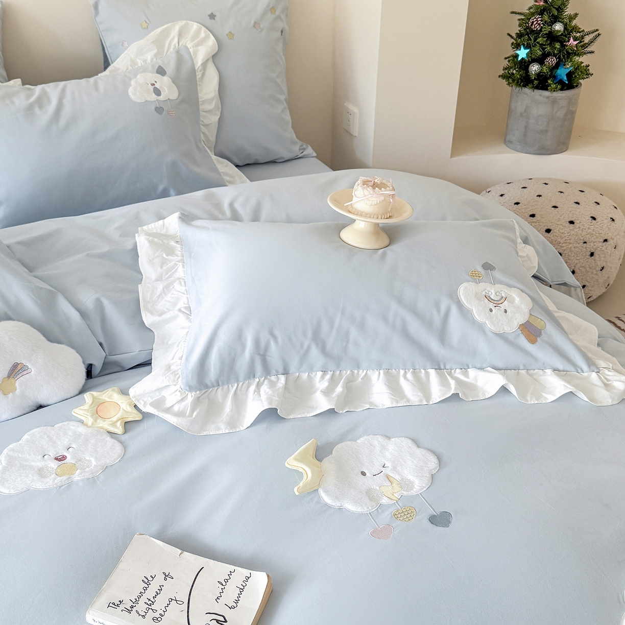 91家纺网 家纺一手货源 找家纺 曼布缇 2025新款加厚全棉纯棉磨毛绣花款套件-童话云朵（会员减20，券后控价338起) 童话云朵（会员减20，券后控价338起)-蓝