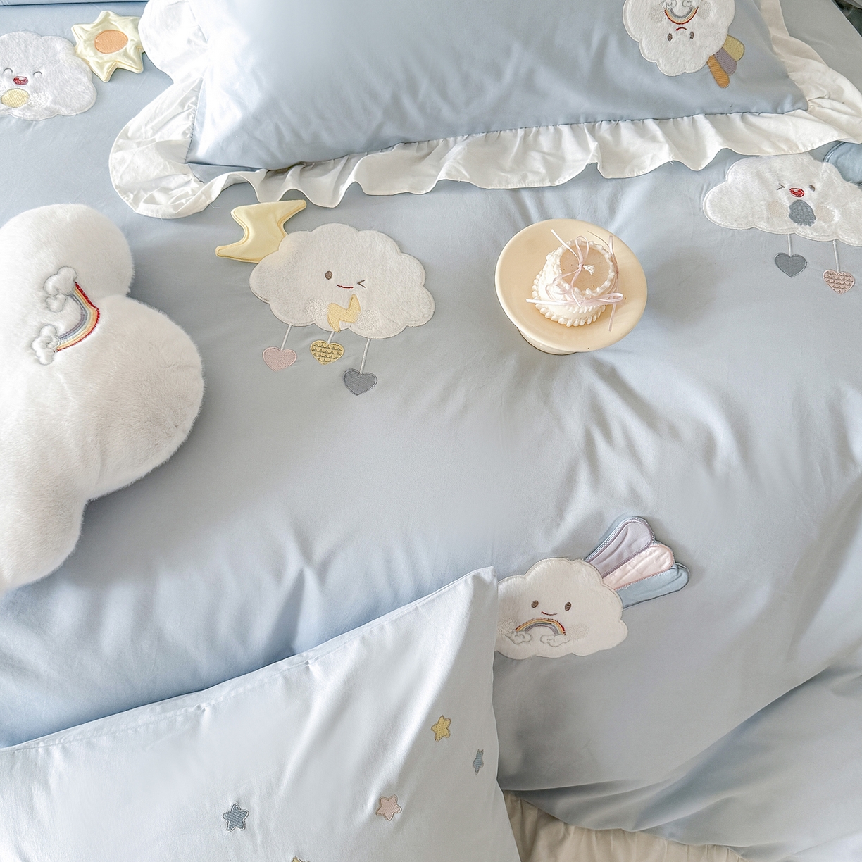 91家纺网 家纺一手货源 找家纺 曼布缇 2025新款加厚全棉纯棉磨毛绣花款套件-童话云朵（会员减20，券后控价338起) 童话云朵（会员减20，券后控价338起)-蓝