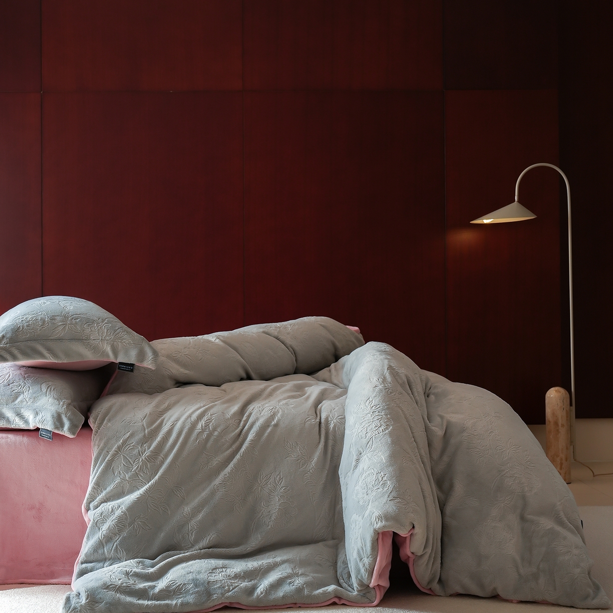 91家纺网 家纺一手货源 找家纺 （总）三味舒屋 2025新款全消光雕花牛奶绒四件套-香榭丽