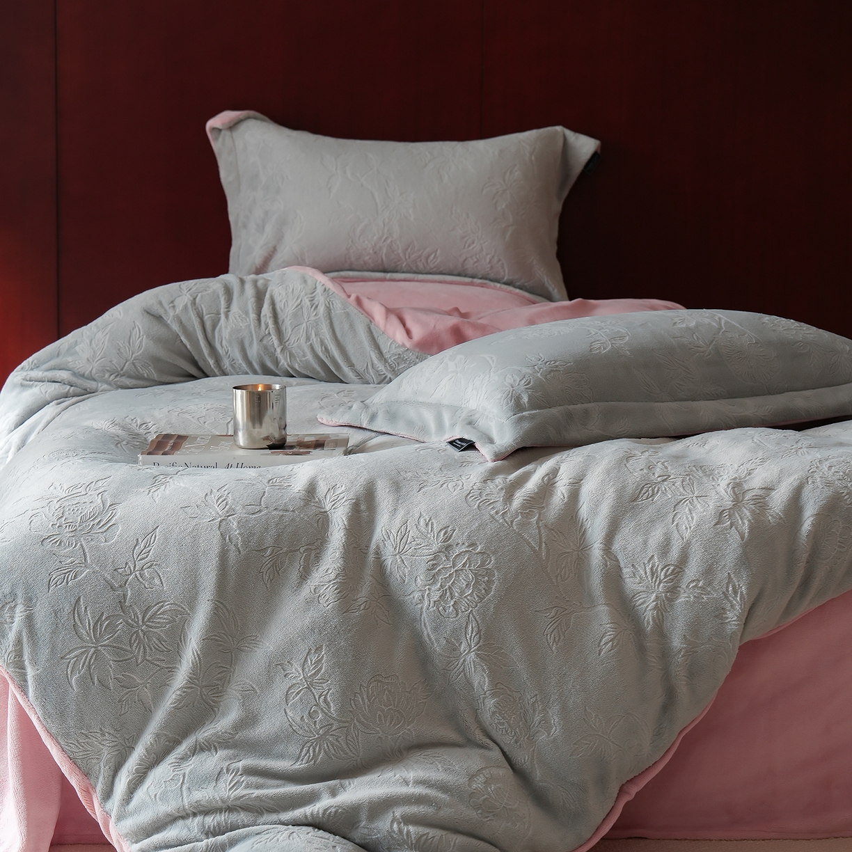 91家纺网 家纺一手货源 找家纺 （总）三味舒屋 2025新款全消光雕花牛奶绒四件套-香榭丽