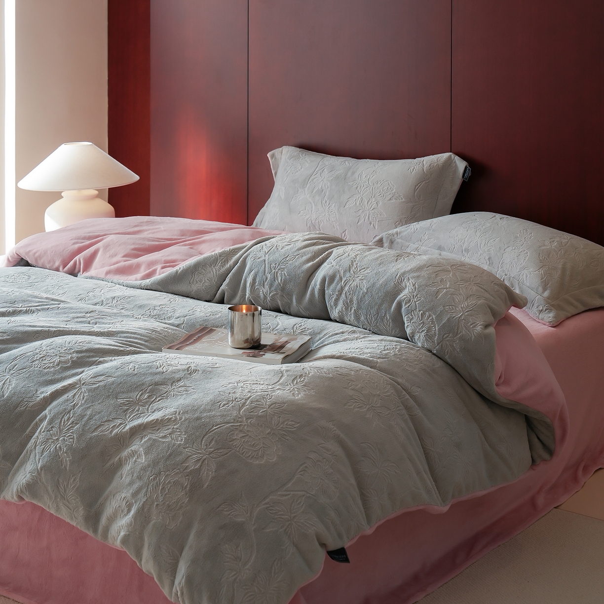 91家纺网 家纺一手货源 找家纺 （总）三味舒屋 2025新款全消光雕花牛奶绒四件套-香榭丽