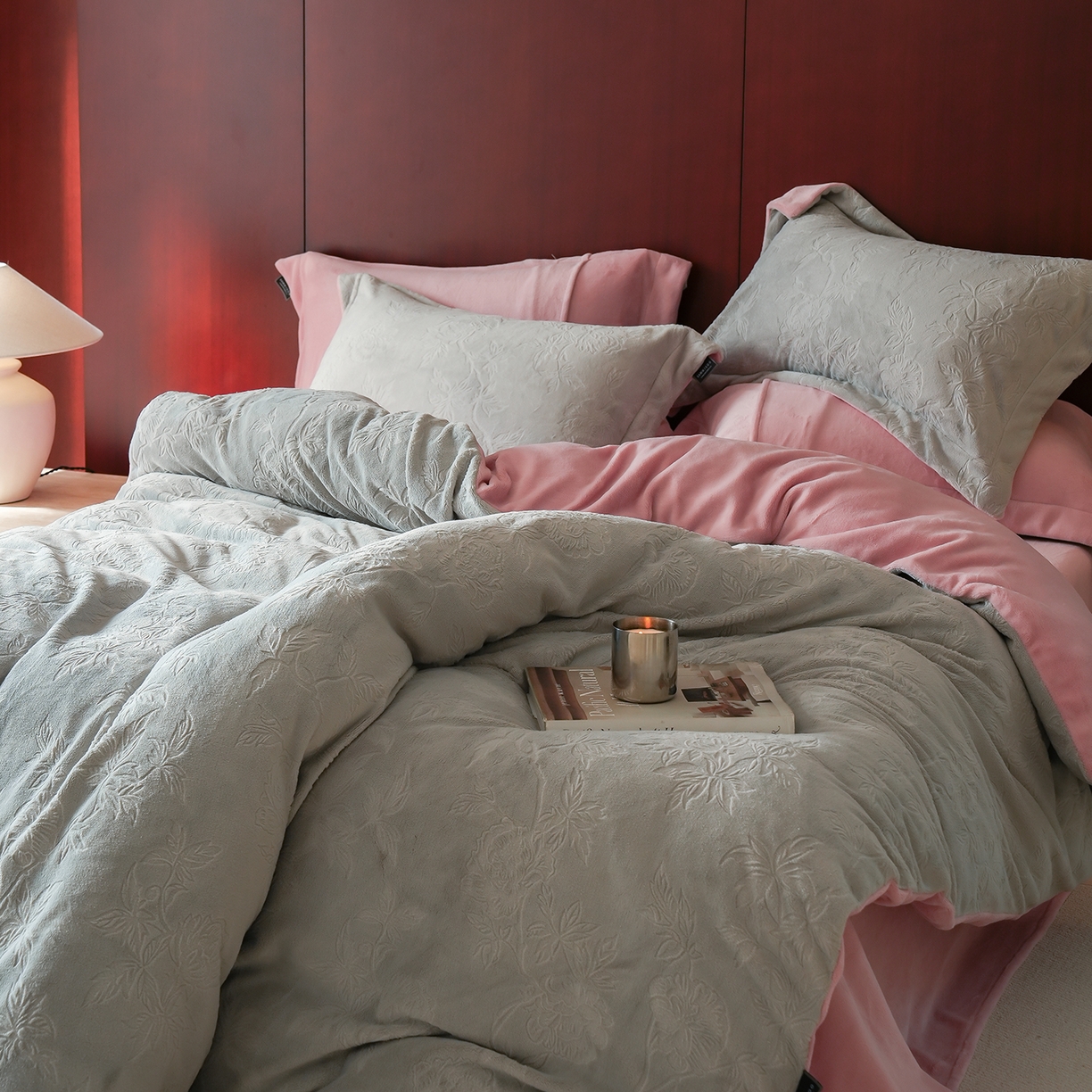 91家纺网 家纺一手货源 找家纺 （总）三味舒屋 2025新款全消光雕花牛奶绒四件套-香榭丽