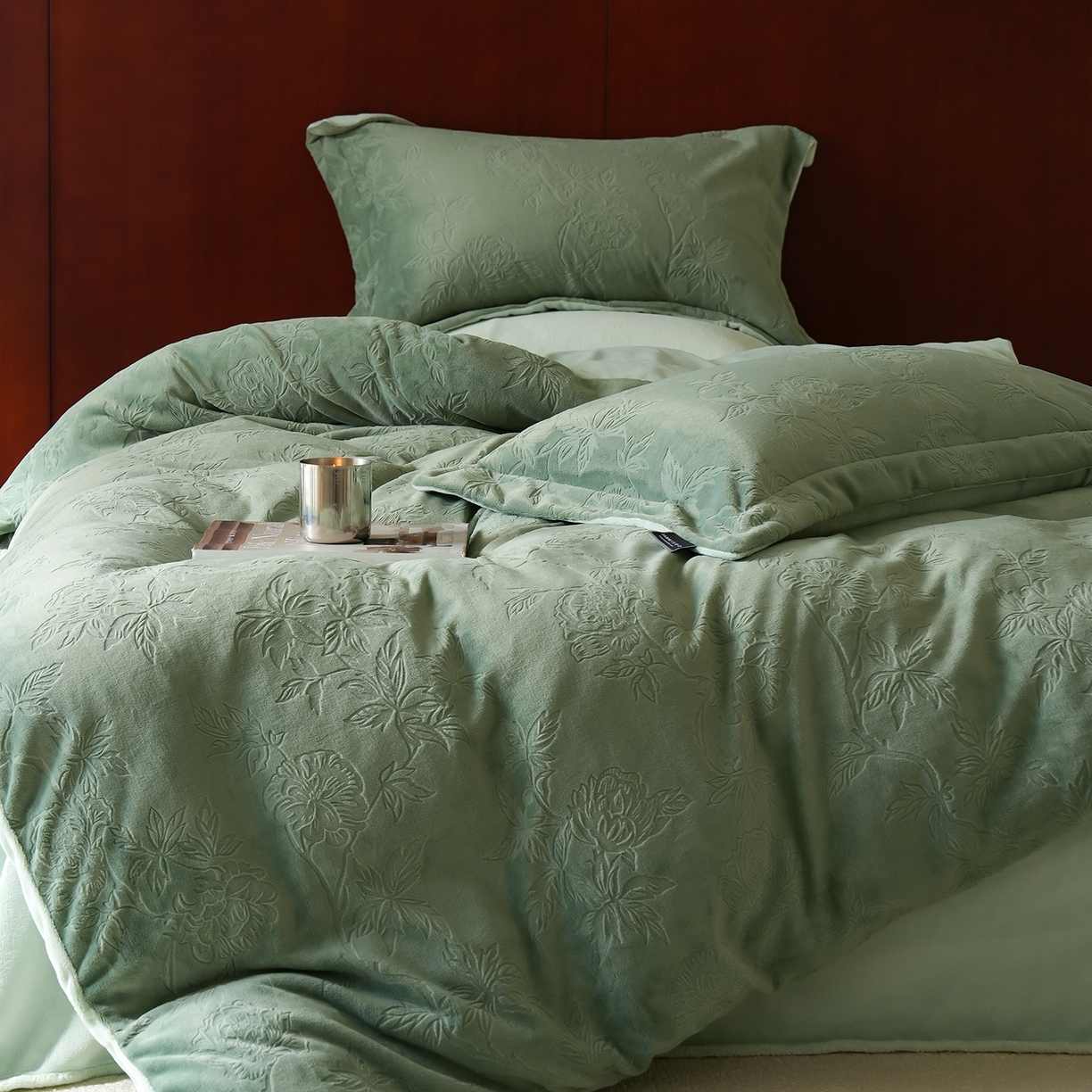 91家纺网 家纺一手货源 找家纺 三味舒屋 2025新款全消光雕花牛奶绒四件套-香榭丽 香榭丽绿