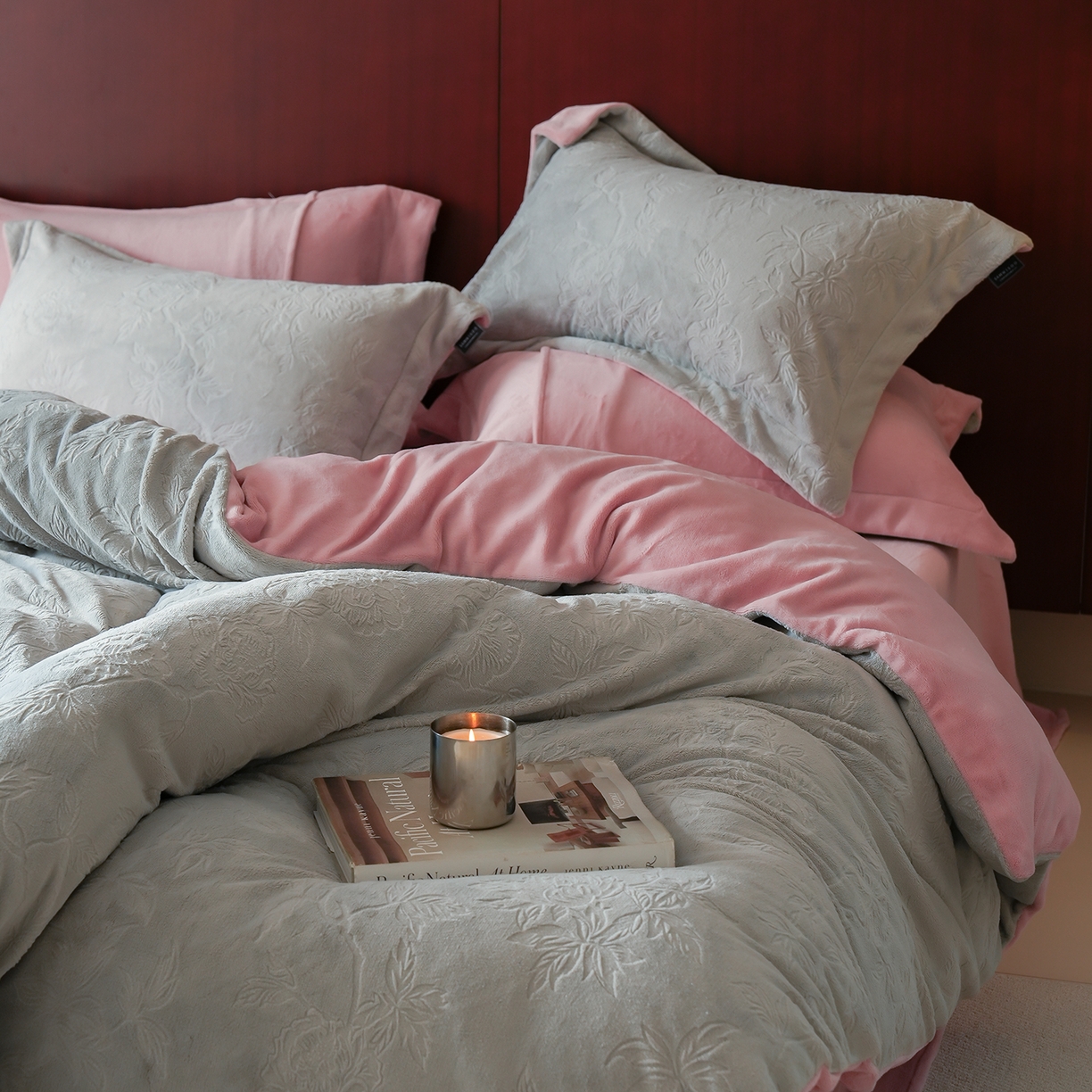 91家纺网 家纺一手货源 找家纺 三味舒屋 2025新款全消光雕花牛奶绒四件套-香榭丽 香榭丽灰