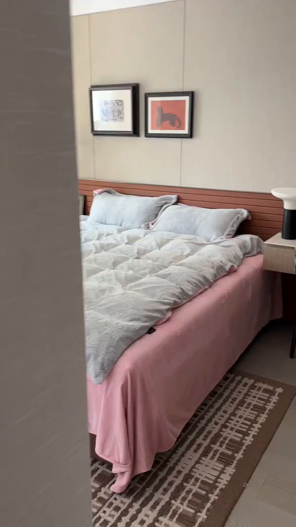 91家纺网 家纺一手货源 找家纺 三味舒屋 2025新款全消光雕花牛奶绒四件套-香榭丽 香榭丽灰