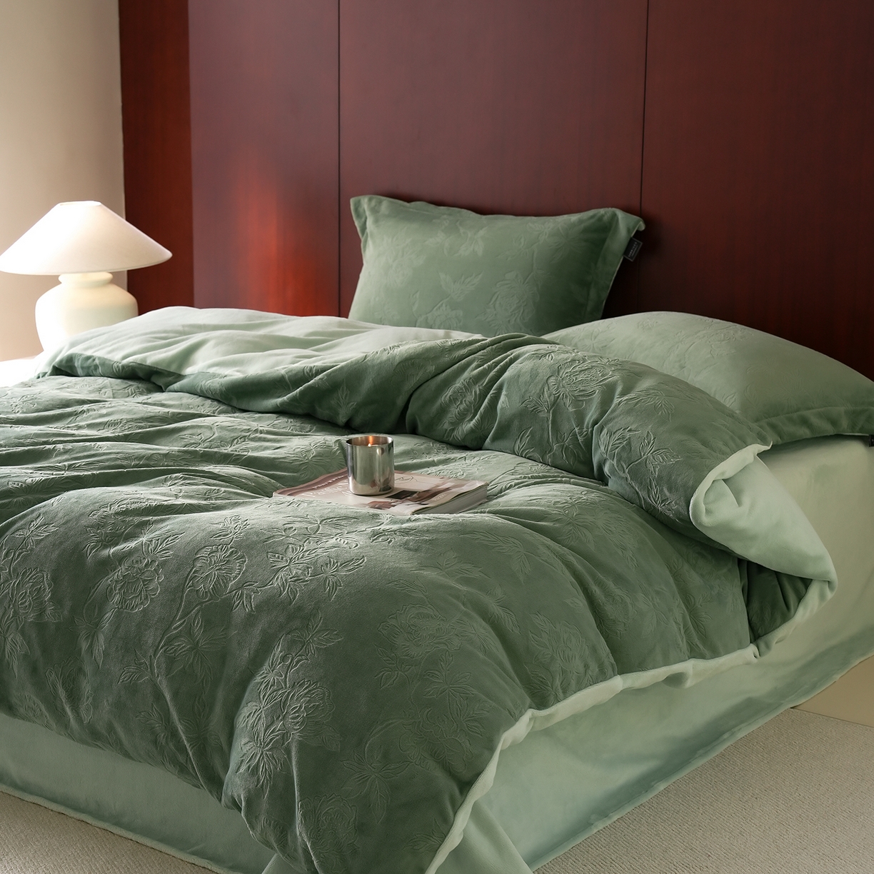 91家纺网 家纺一手货源 找家纺 三味舒屋 2025新款全消光雕花牛奶绒四件套-香榭丽 香榭丽绿