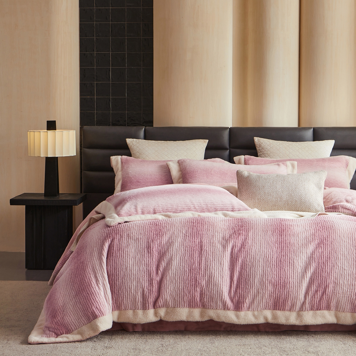 91家纺网 家纺一手货源 找家纺 时亿家居 2025新款仿狐绒牛奶绒四件套-柔如系列 初荷粉