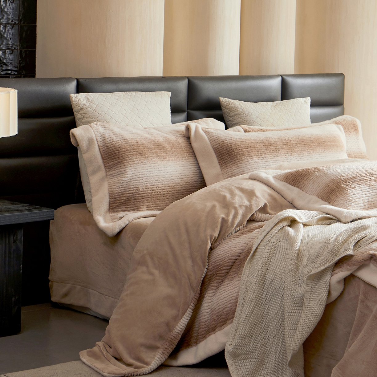 91家纺网 家纺一手货源 找家纺 时亿家居 2025新款仿狐绒牛奶绒四件套-柔如系列 梧桐咖