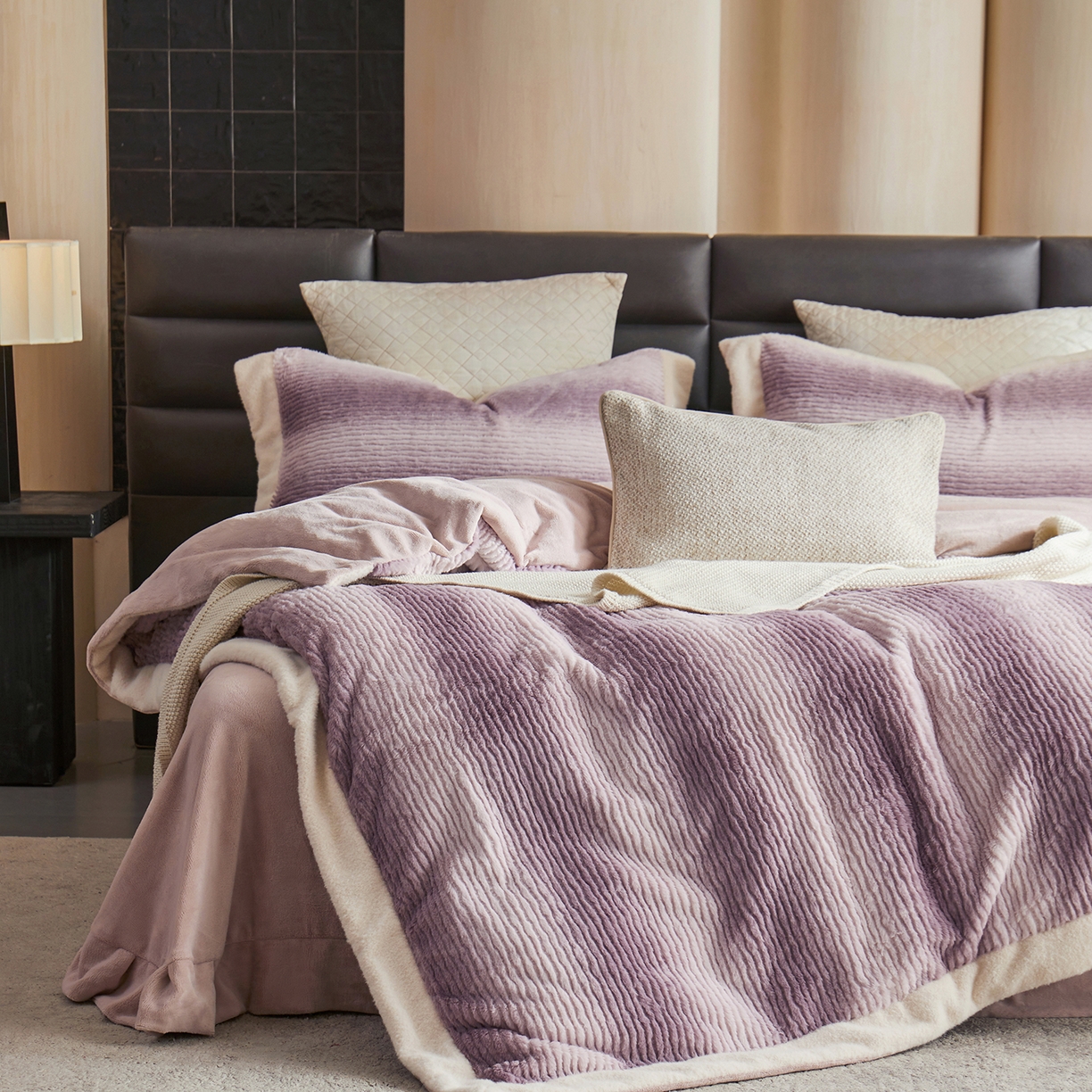 91家纺网 家纺一手货源 找家纺 时亿家居 2025新款仿狐绒牛奶绒四件套-柔如系列 霞光紫