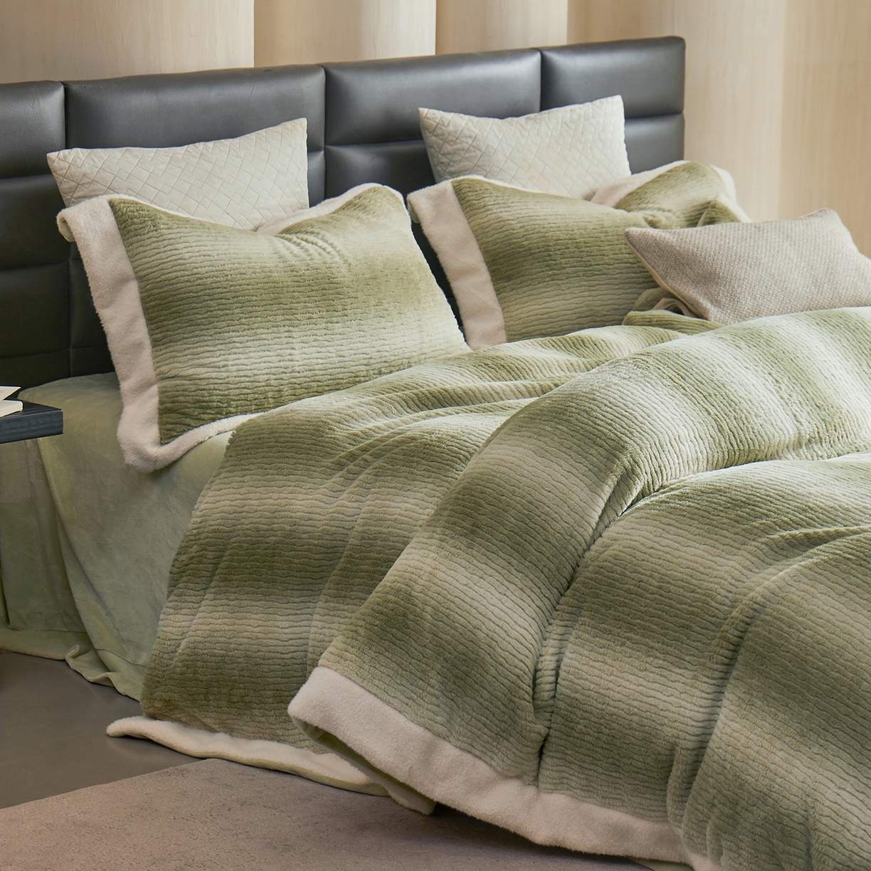 91家纺网 家纺一手货源 找家纺 时亿家居 2025新款仿狐绒牛奶绒四件套-柔如系列 千山绿