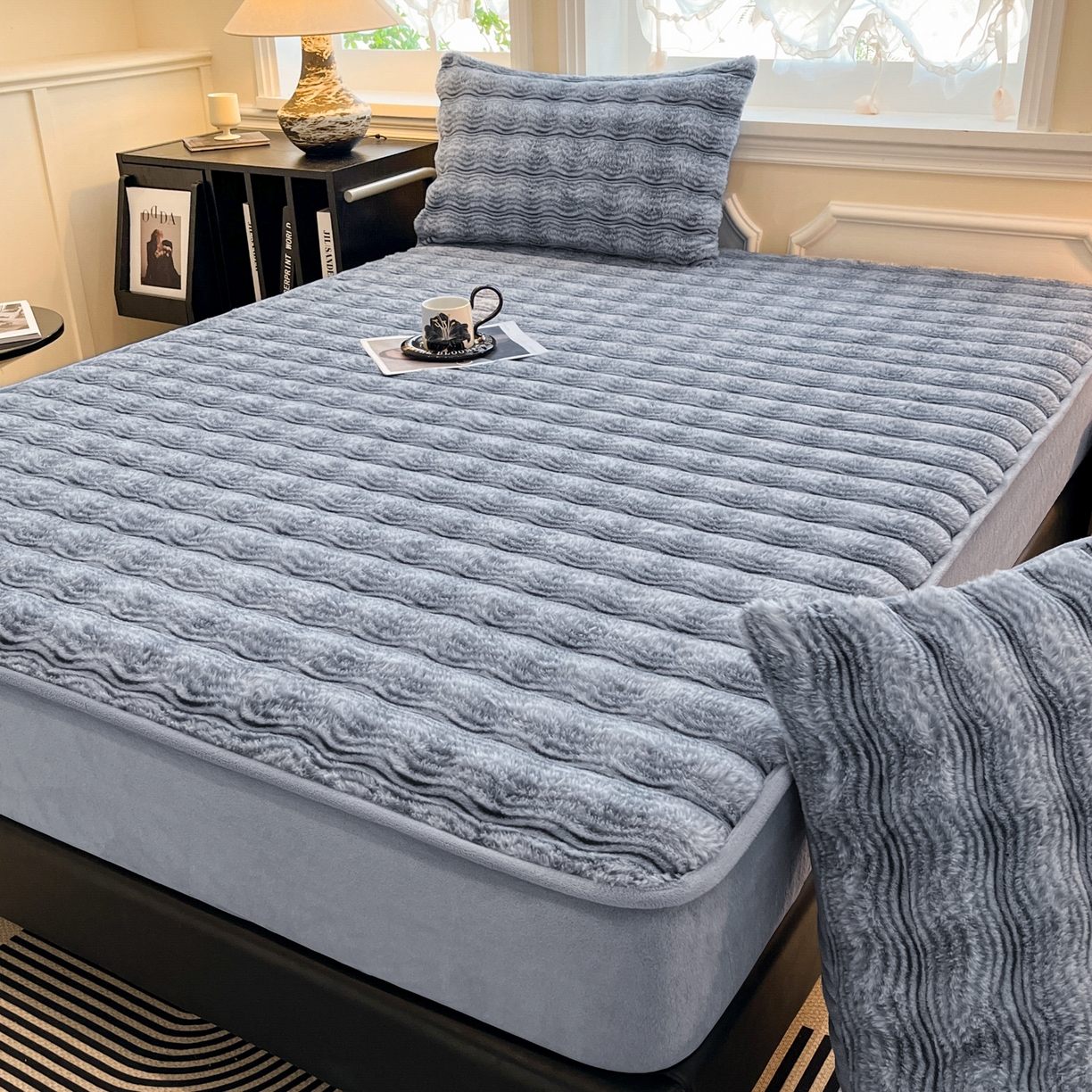 91家纺网 家纺一手货源 找家纺 云木里 2025新款轻奢波纹皮草兔毛绒床笠单床笠床笠单件波纹系列 波纹-蓝灰