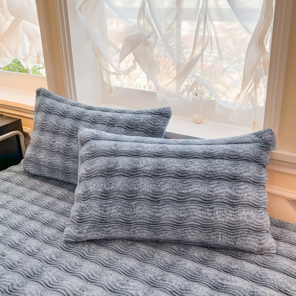 91家纺网 家纺一手货源 找家纺 云木里 2025新款轻奢波纹皮草兔毛绒床笠单床笠床笠单件波纹系列 波纹-蓝灰