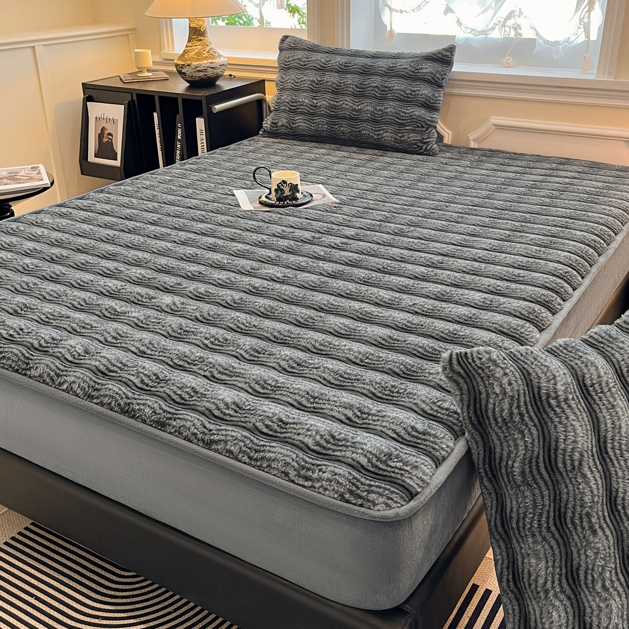 91家纺网 家纺一手货源 找家纺 云木里 2025新款轻奢波纹皮草兔毛绒床笠单床笠床笠单件波纹系列 波纹-深灰