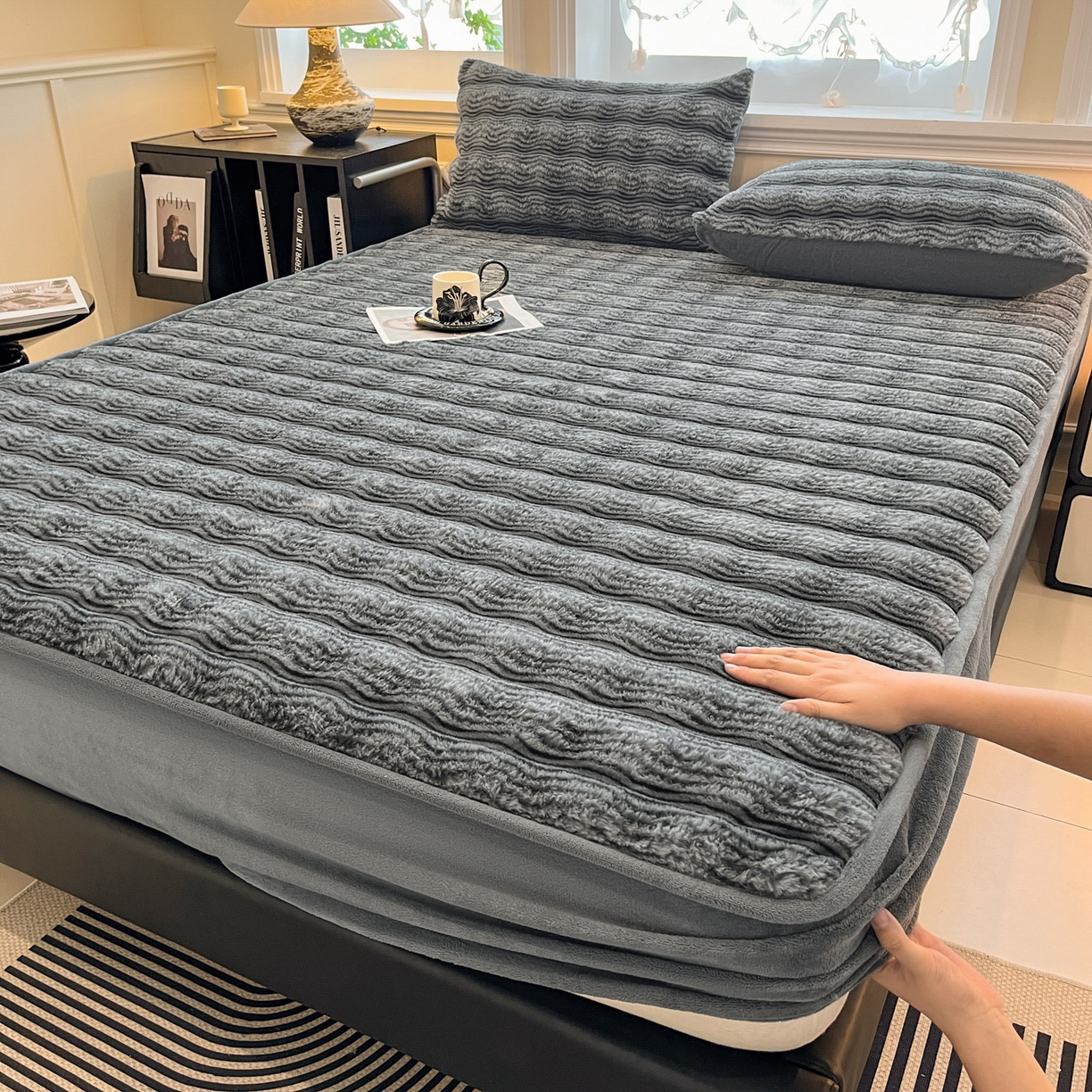 91家纺网 家纺一手货源 找家纺 云木里 2025新款轻奢波纹皮草兔毛绒床笠单床笠床笠单件波纹系列 波纹-深灰