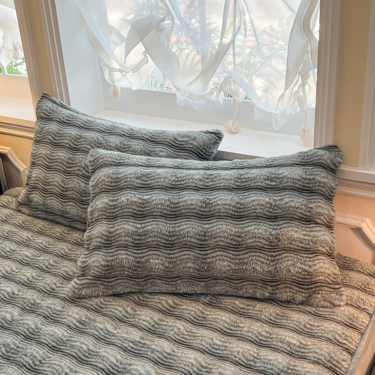 91家纺网 家纺一手货源 找家纺 云木里 2025新款轻奢波纹皮草兔毛绒床笠单床笠床笠单件波纹系列 波纹-浅灰