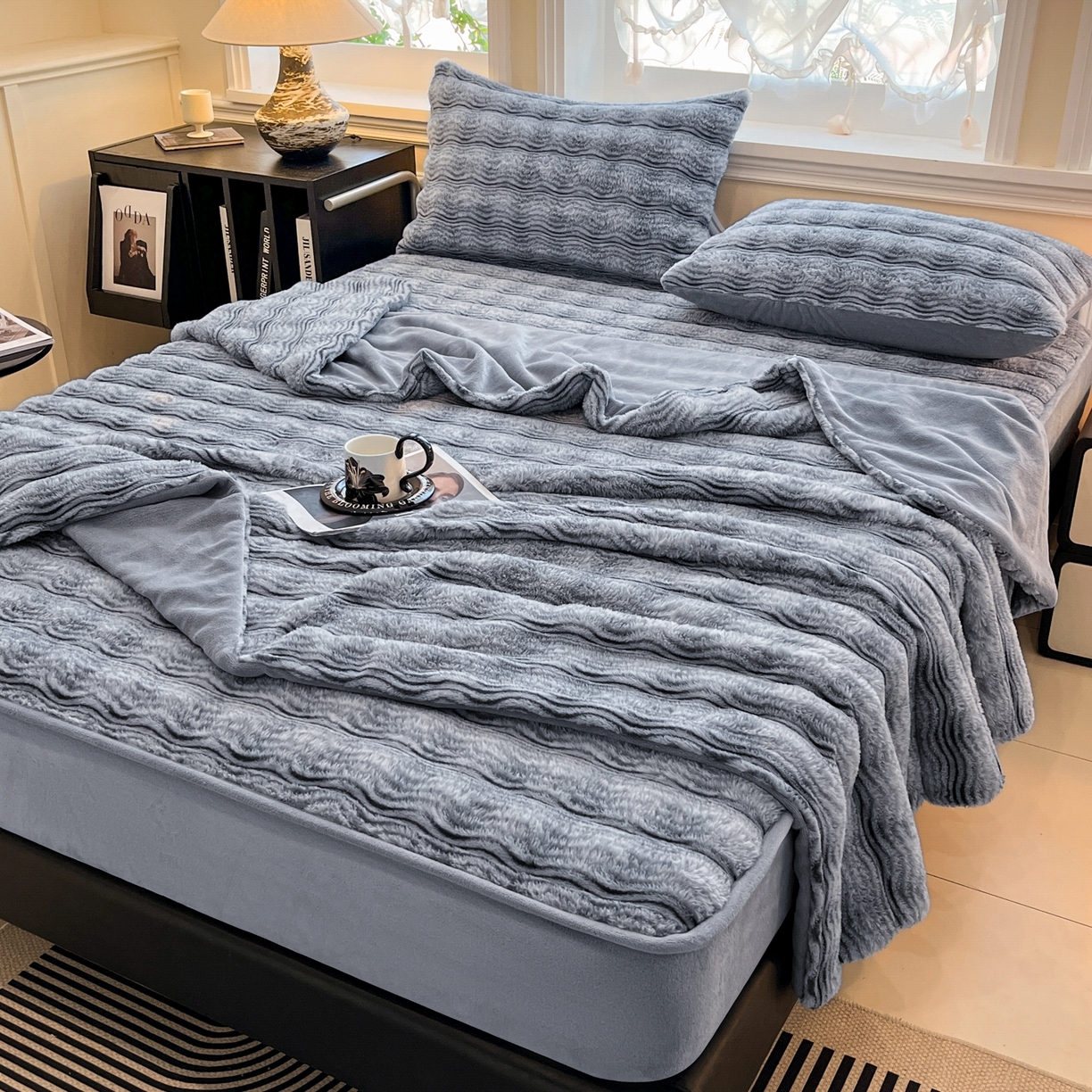 91家纺网 家纺一手货源 找家纺 云木里 2025新款轻奢波纹皮草兔毛绒床笠单床笠床笠单件波纹系列 波纹-蓝灰