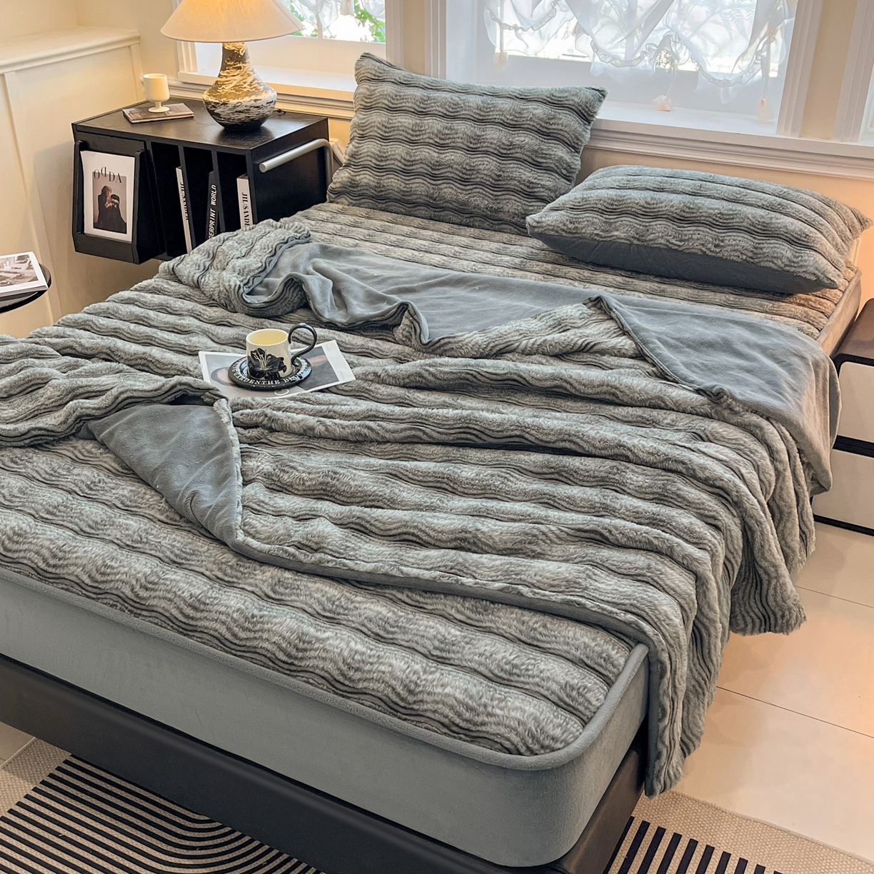 91家纺网 家纺一手货源 找家纺 云木里 2025新款轻奢波纹皮草兔毛绒床笠单床笠床笠单件波纹系列 波纹-浅灰