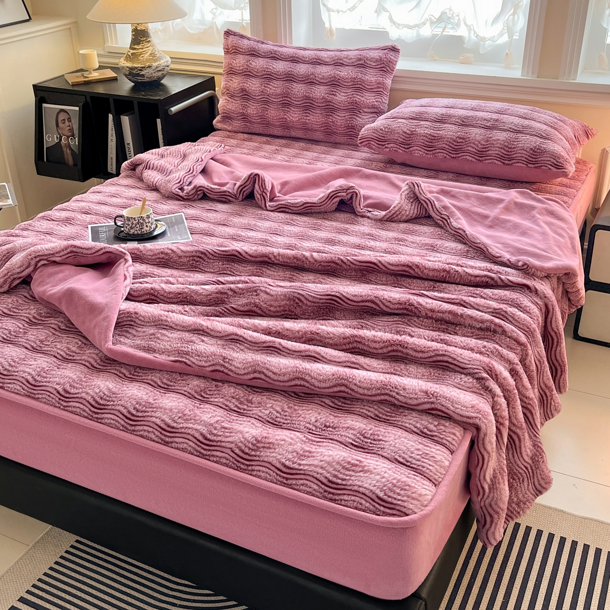 91家纺网 家纺一手货源 找家纺 云木里 2025新款轻奢波纹皮草兔毛绒床笠单床笠床笠单件波纹系列 波纹-玫红