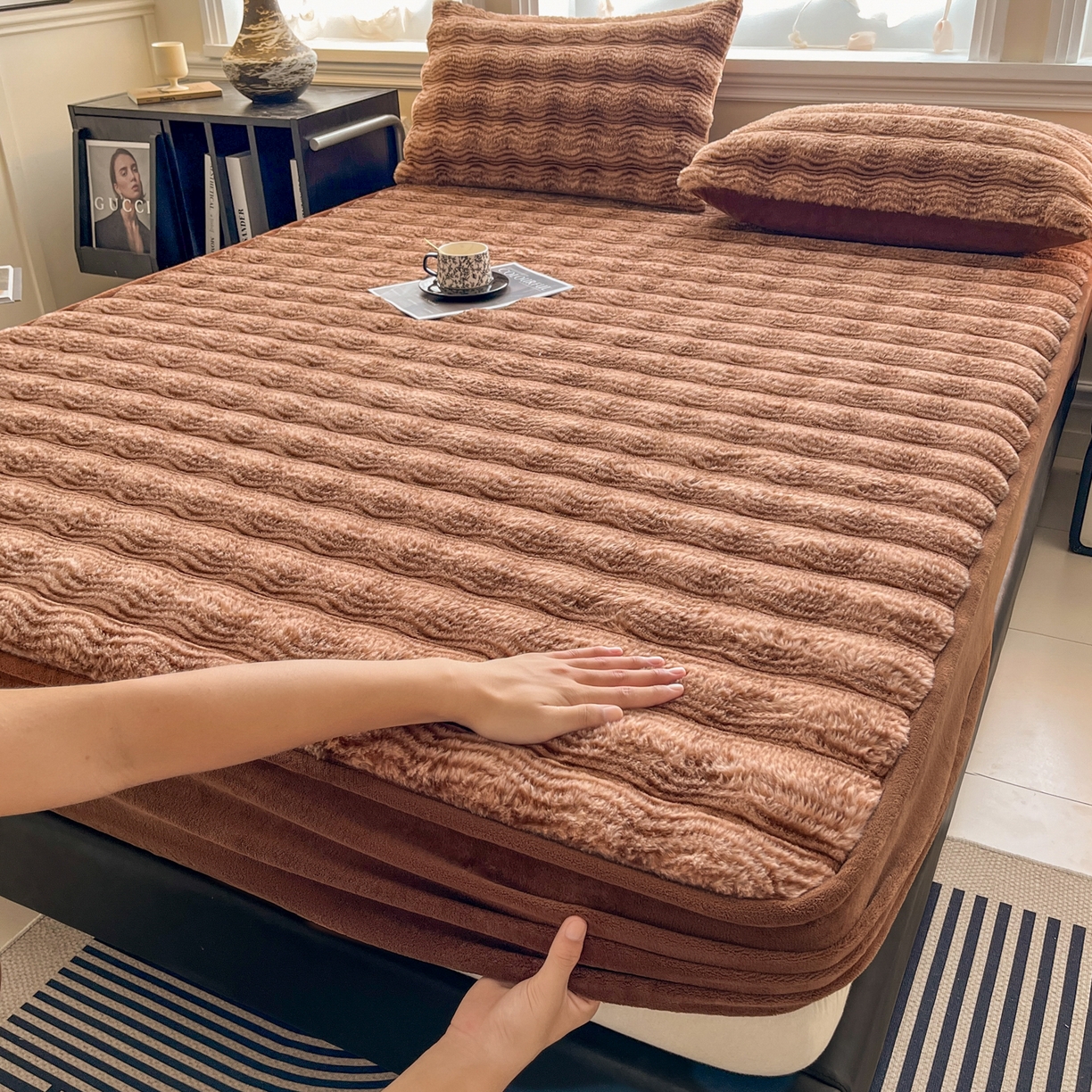 91家纺网 家纺一手货源 找家纺 云木里 2025新款轻奢波纹皮草兔毛绒床笠单床笠床笠单件波纹系列 波纹-深咖