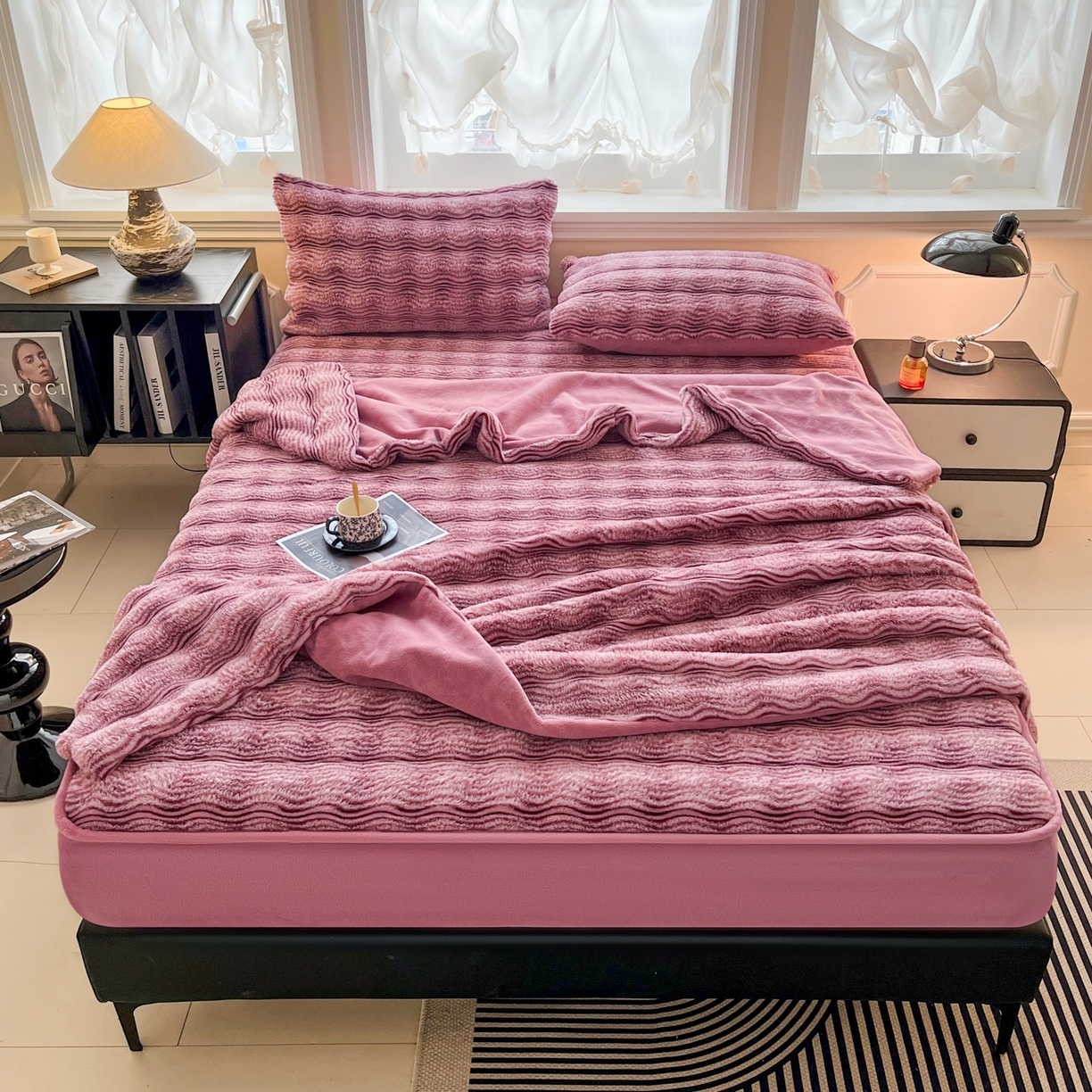 91家纺网 家纺一手货源 找家纺 云木里 2025新款轻奢波纹皮草兔毛绒床笠单床笠床笠单件波纹系列 波纹-玫红