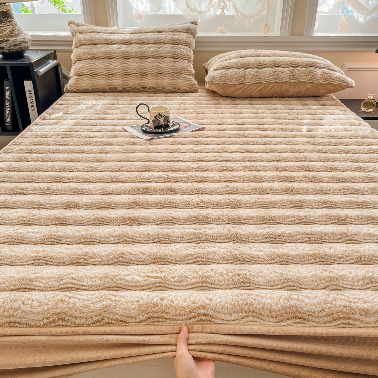 91家纺网 家纺一手货源 找家纺 云木里 2025新款轻奢波纹皮草兔毛绒床笠单床笠床笠单件波纹系列 波纹-米杏