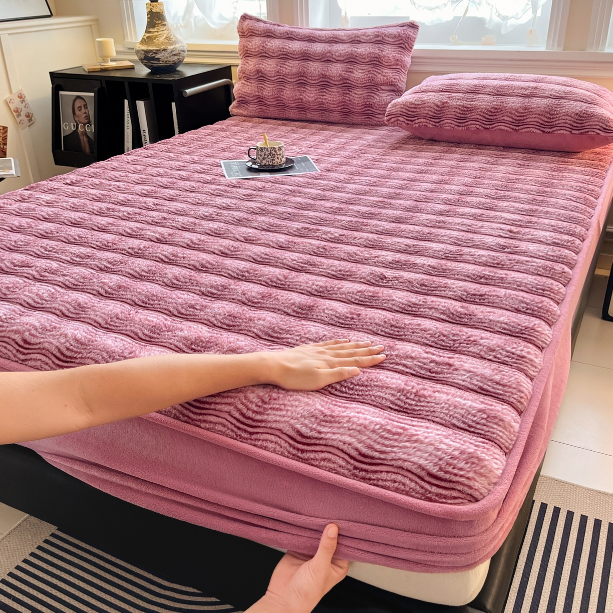 91家纺网 家纺一手货源 找家纺 云木里 2025新款轻奢波纹皮草兔毛绒床笠单床笠床笠单件波纹系列 波纹-玫红
