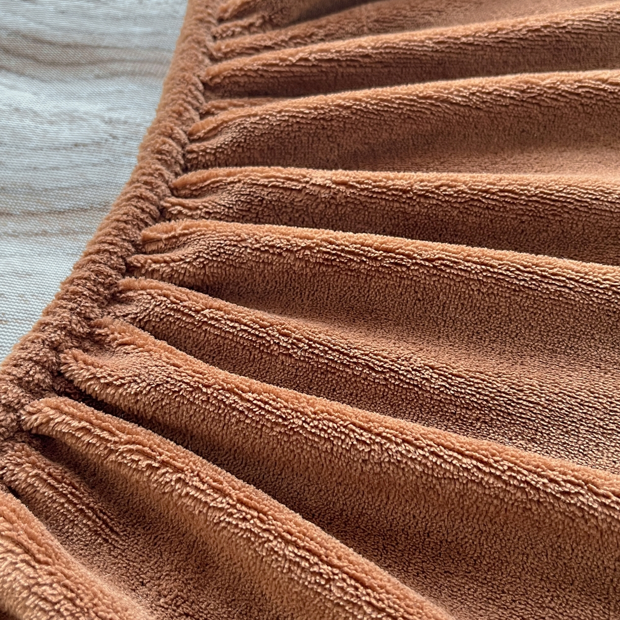 91家纺网 家纺一手货源 找家纺 云木里 2025新款轻奢波纹皮草兔毛绒床笠单床笠床笠单件波纹系列 波纹-深咖