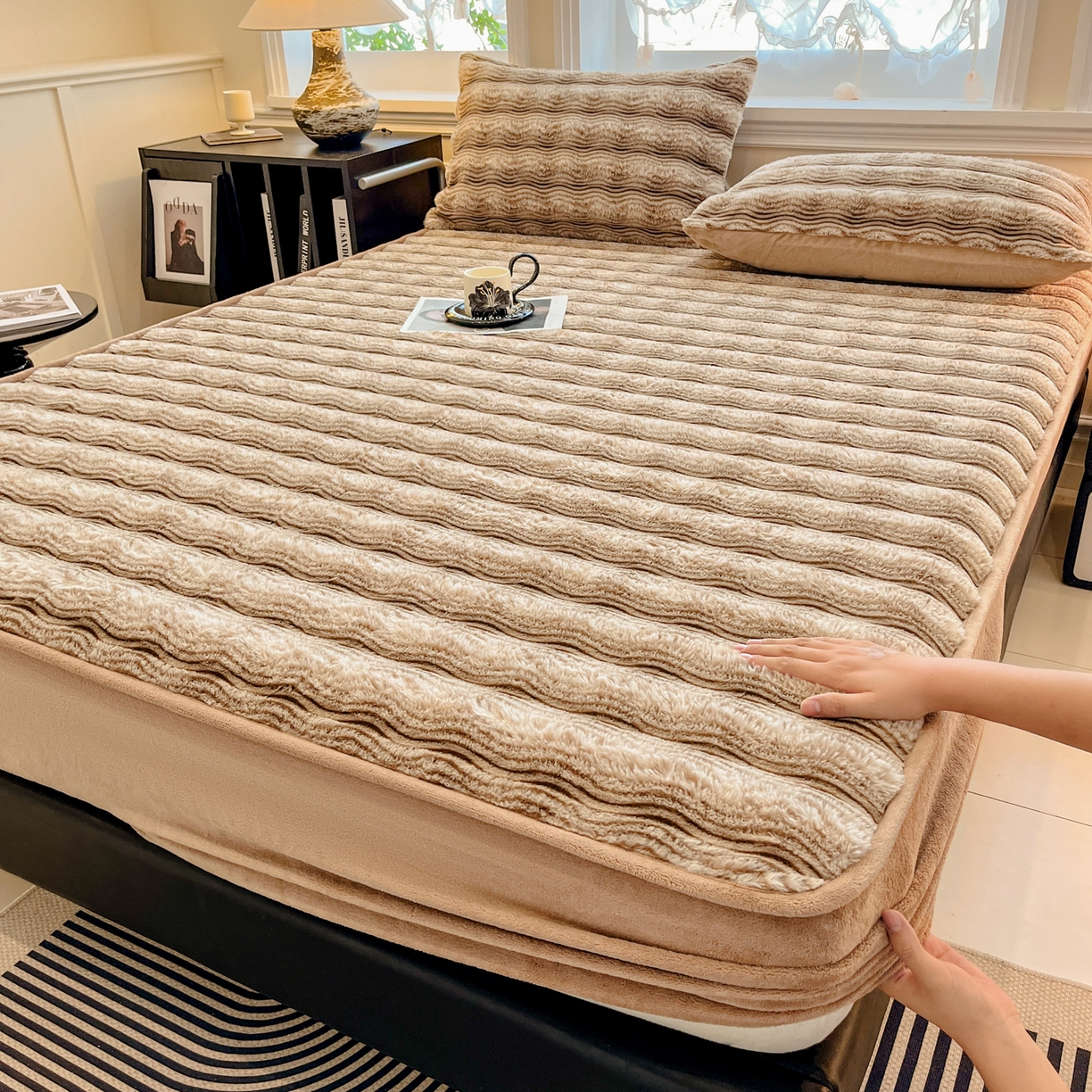 91家纺网 家纺一手货源 找家纺 云木里 2025新款轻奢波纹皮草兔毛绒床笠单床笠床笠单件波纹系列 波纹-卡其