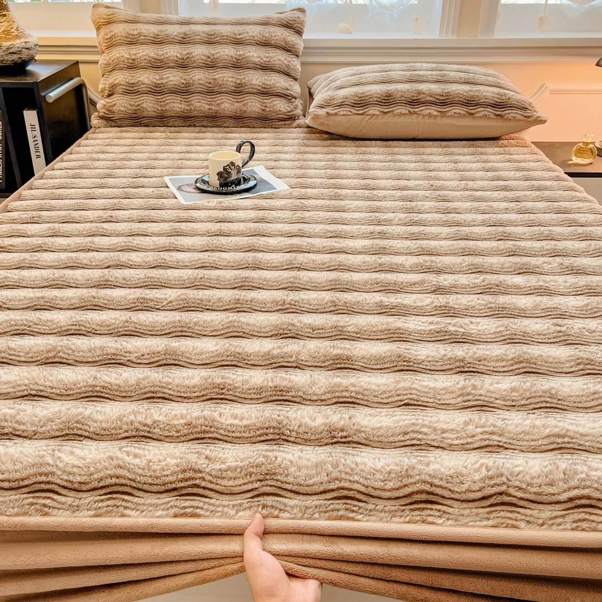 91家纺网 家纺一手货源 找家纺 云木里 2025新款轻奢波纹皮草兔毛绒床笠单床笠床笠单件波纹系列 波纹-卡其
