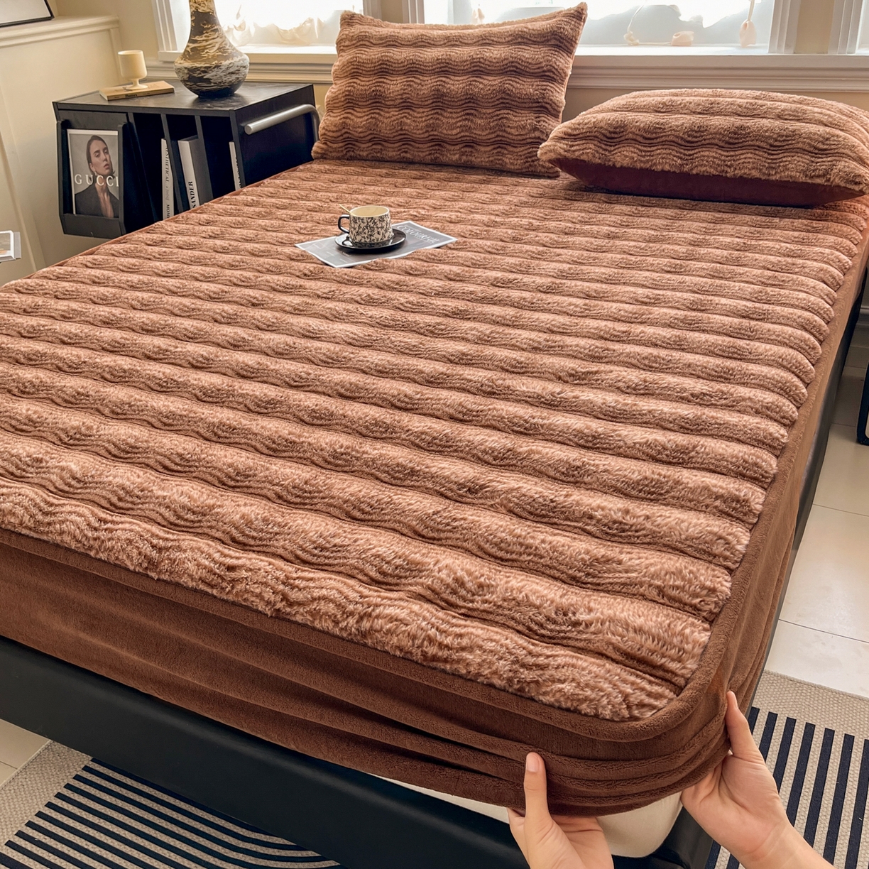 91家纺网 家纺一手货源 找家纺 云木里 2025新款轻奢波纹皮草兔毛绒床笠单床笠床笠单件波纹系列 波纹-深咖