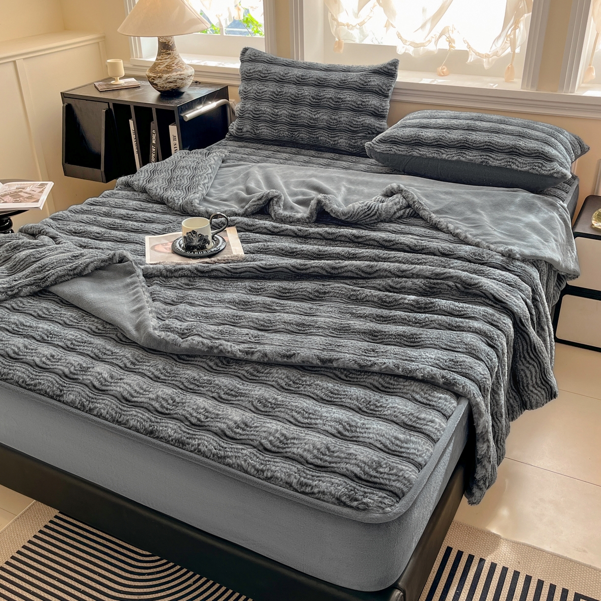 91家纺网 家纺一手货源 找家纺 云木里 2025新款轻奢波纹皮草兔毛绒床笠单床笠床笠单件波纹系列 波纹-深灰