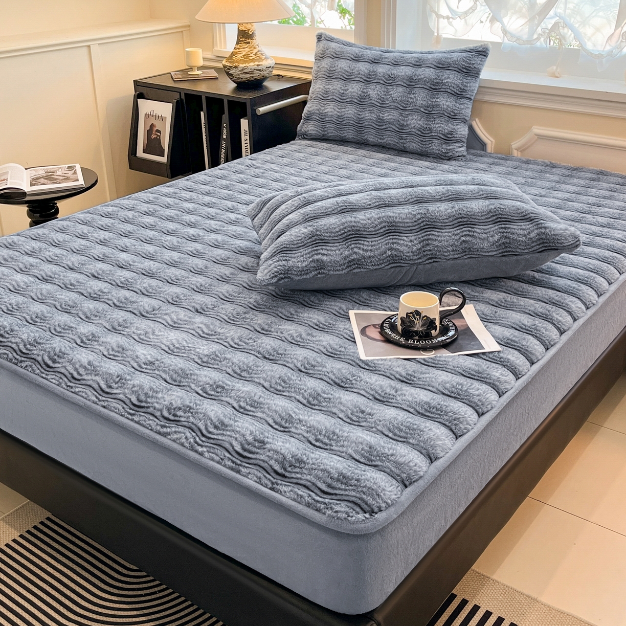 91家纺网 家纺一手货源 找家纺 云木里 2025新款轻奢波纹皮草兔毛绒床笠单床笠床笠单件波纹系列 波纹-蓝灰