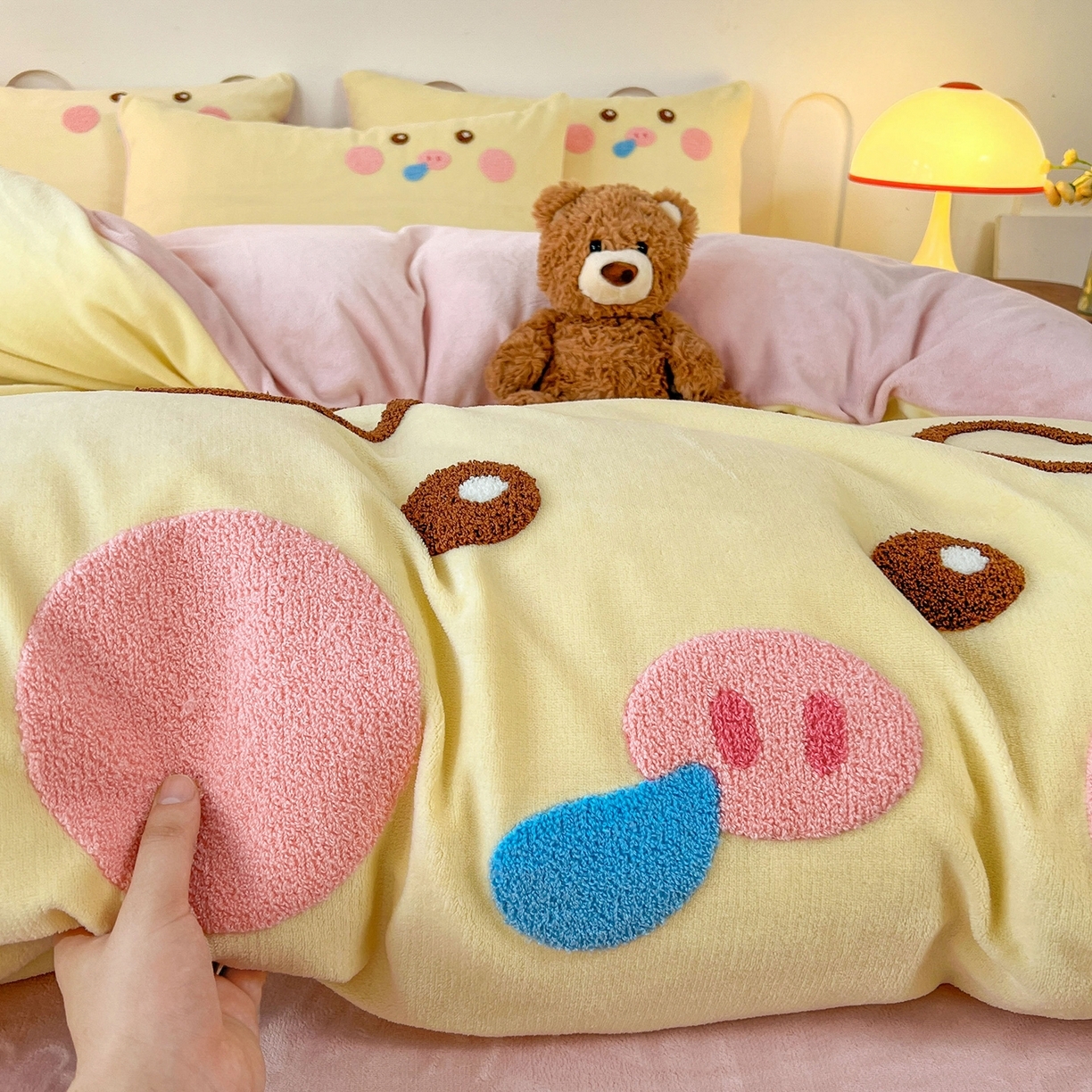 （总）义博家纺 2025新款高克重牛奶绒大版卡通毛巾绣床单床笠四件套