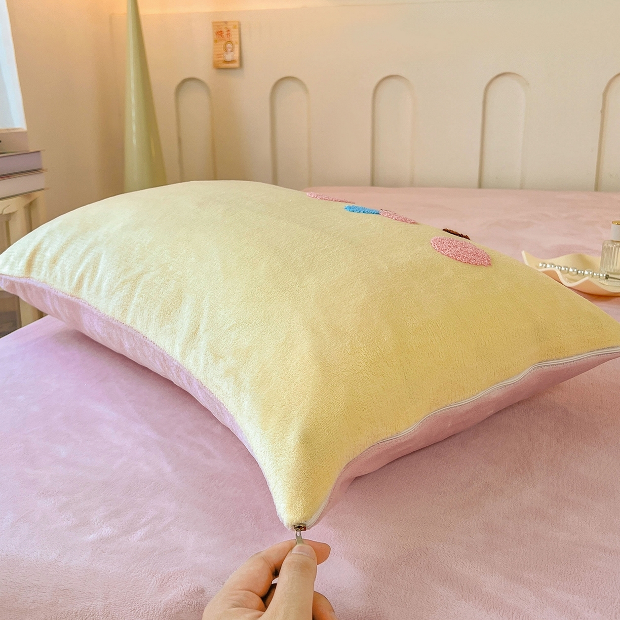 91家纺网 家纺一手货源 找家纺 （总）义博家纺 2025新款高克重牛奶绒大版卡通毛巾绣床单床笠四件套