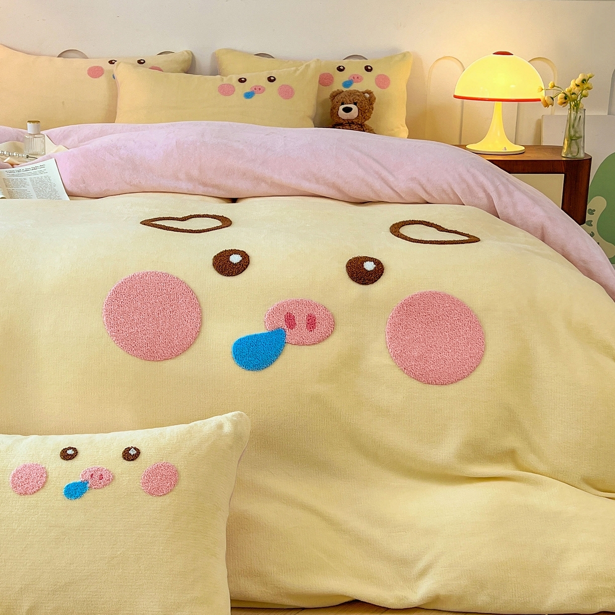 91家纺网 家纺一手货源 找家纺 （总）义博家纺 2025新款高克重牛奶绒大版卡通毛巾绣床单床笠四件套