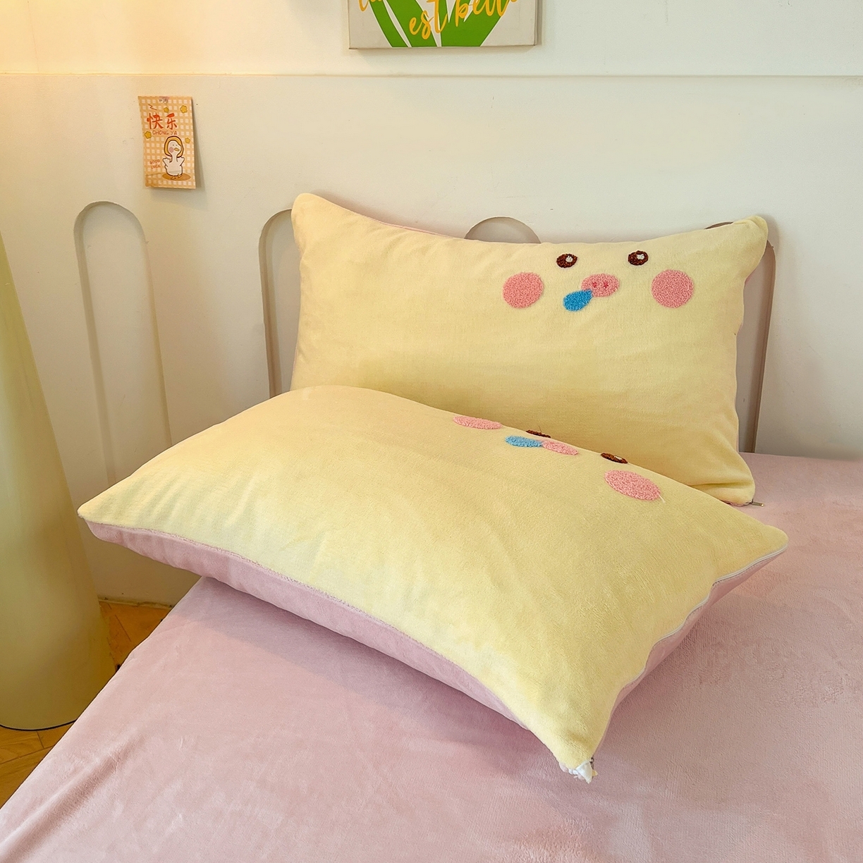 91家纺网 家纺一手货源 找家纺 （总）义博家纺 2025新款高克重牛奶绒大版卡通毛巾绣床单床笠四件套