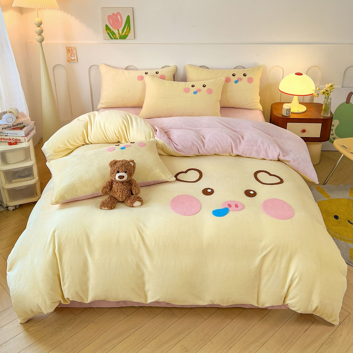 91家纺网 家纺一手货源 找家纺 （总）义博家纺 2025新款高克重牛奶绒大版卡通毛巾绣床单床笠四件套