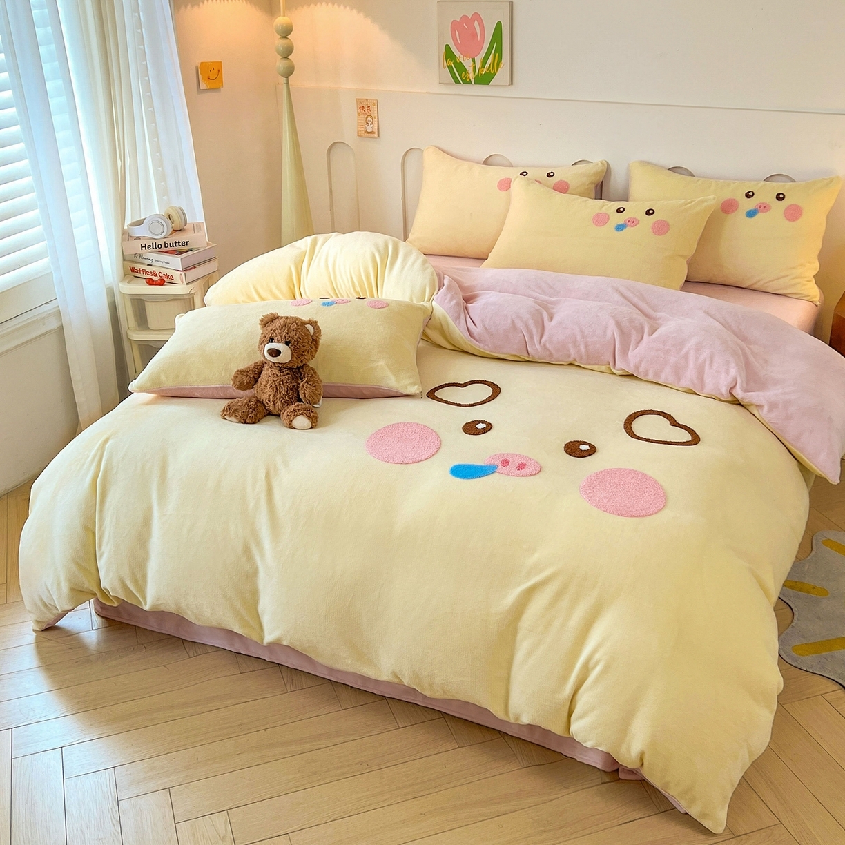 91家纺网 家纺一手货源 找家纺 （总）义博家纺 2025新款高克重牛奶绒大版卡通毛巾绣床单床笠四件套