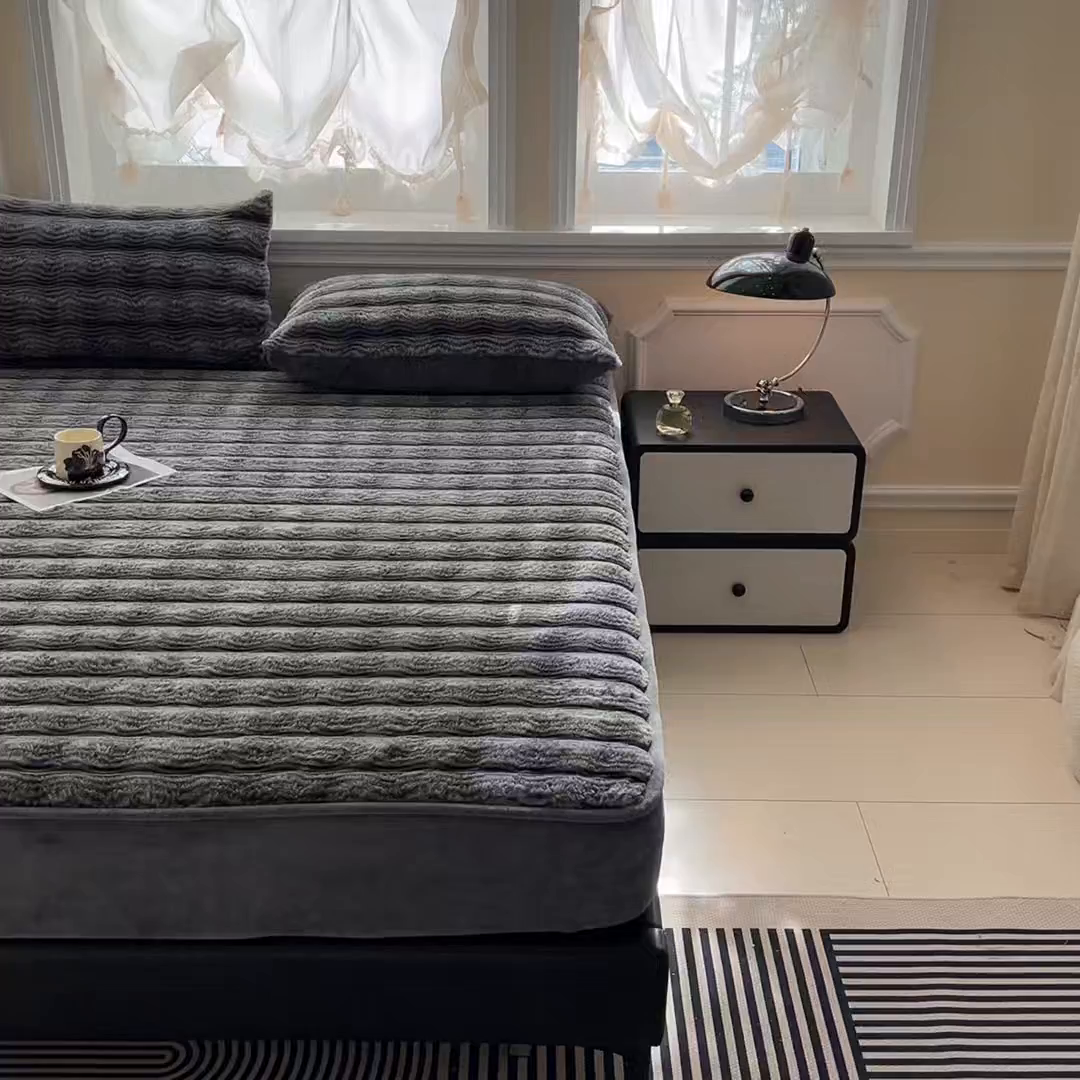 91家纺网 家纺一手货源 找家纺 云木里 2025新款轻奢波纹皮草兔毛绒床笠单床笠床笠单件波纹系列 波纹-深灰