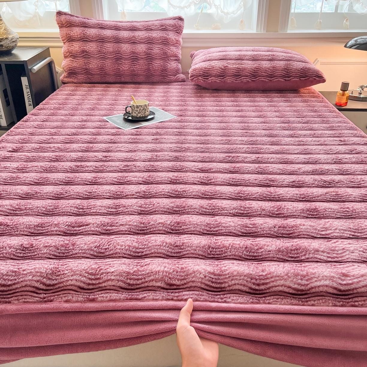 91家纺网 家纺一手货源 找家纺 云木里 2025新款轻奢波纹皮草兔毛绒床笠单床笠床笠单件波纹系列 波纹-玫红
