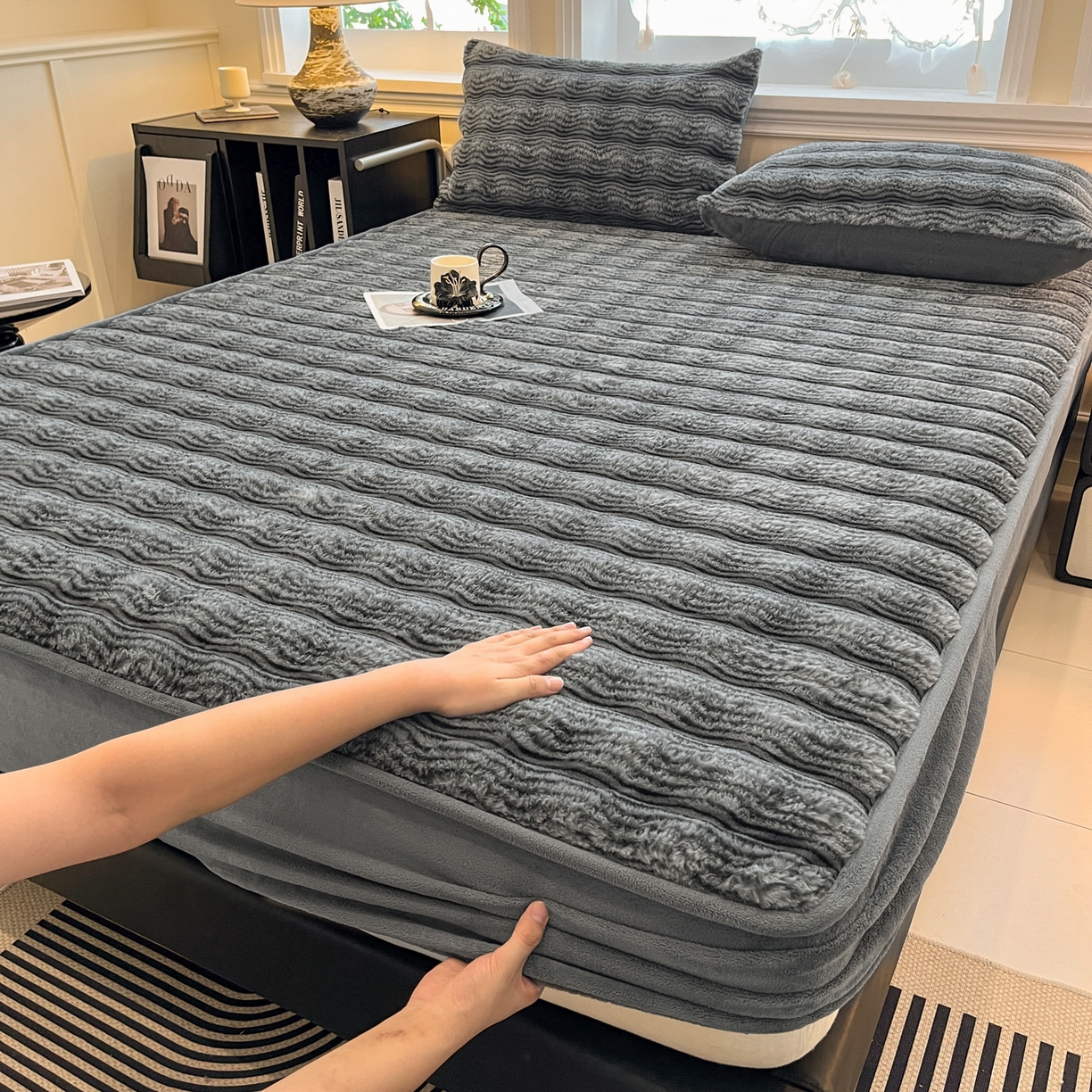 91家纺网 家纺一手货源 找家纺 云木里 2025新款轻奢波纹皮草兔毛绒床笠单床笠床笠单件波纹系列 波纹-深灰