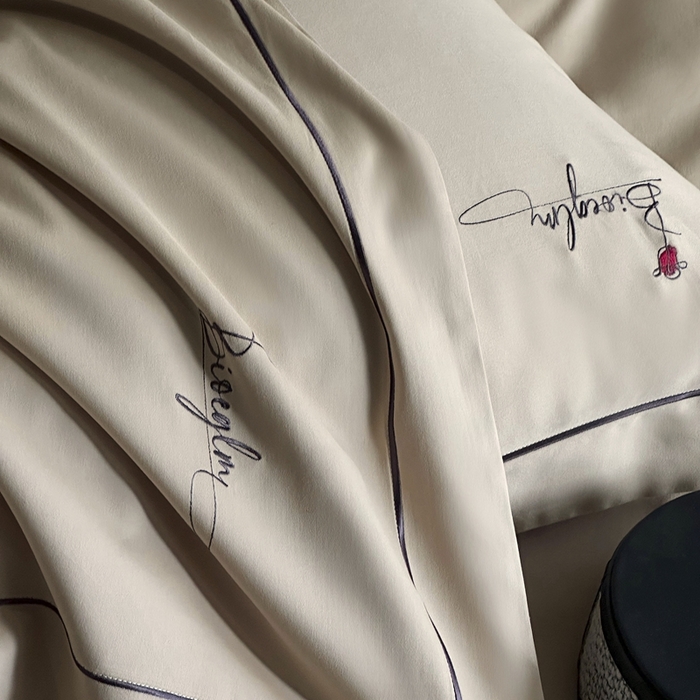 91家纺网 家纺一手货源 找家纺 南泉坊 2025新款60支全棉纯棉数码印花磨毛四件套 知薇-曲奇色