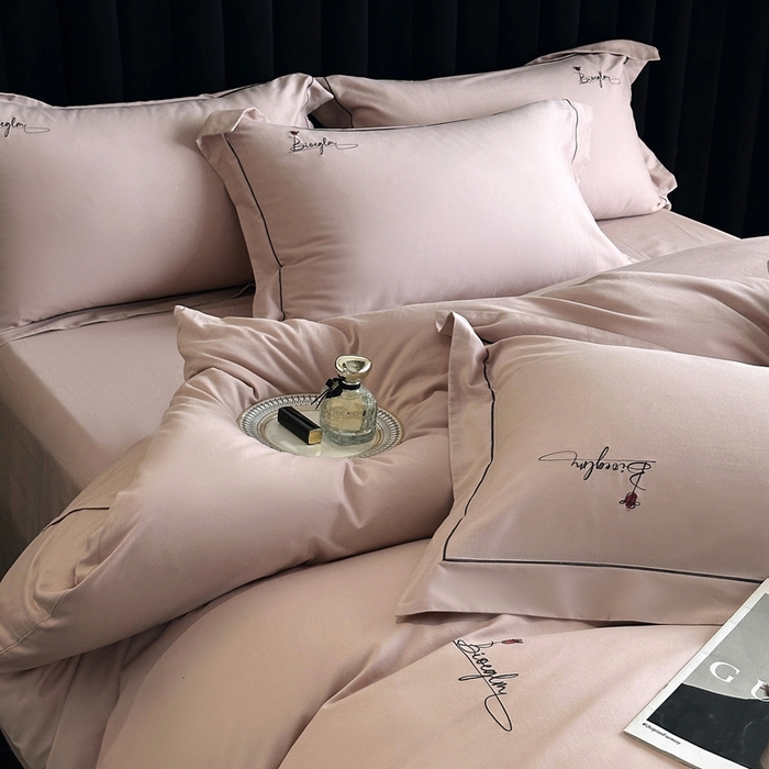 91家纺网 家纺一手货源 找家纺 南泉坊 2025新款60支全棉纯棉数码印花磨毛四件套 知薇-粉