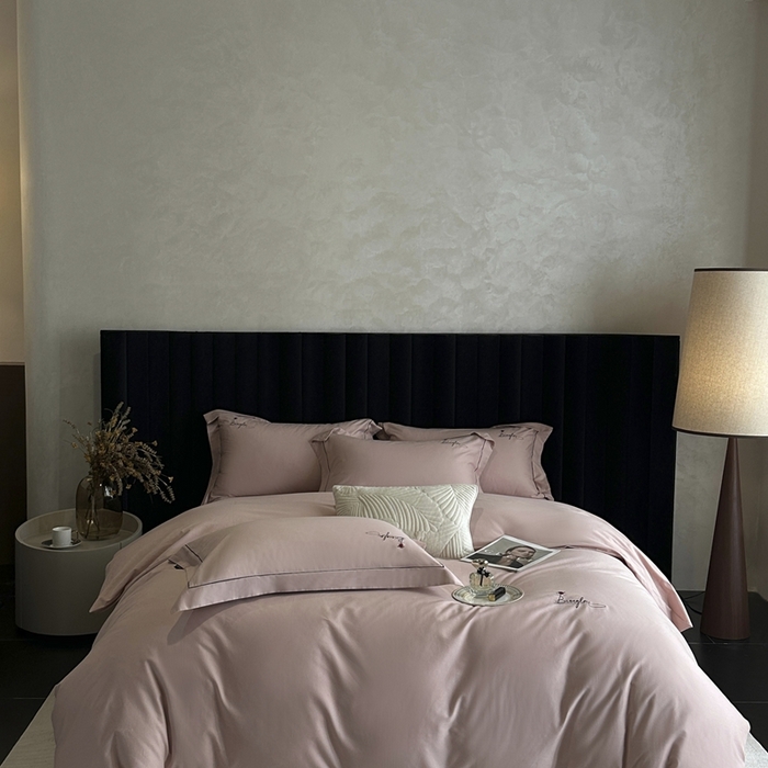 91家纺网 家纺一手货源 找家纺 南泉坊 2025新款60支全棉纯棉数码印花磨毛四件套 知薇-粉