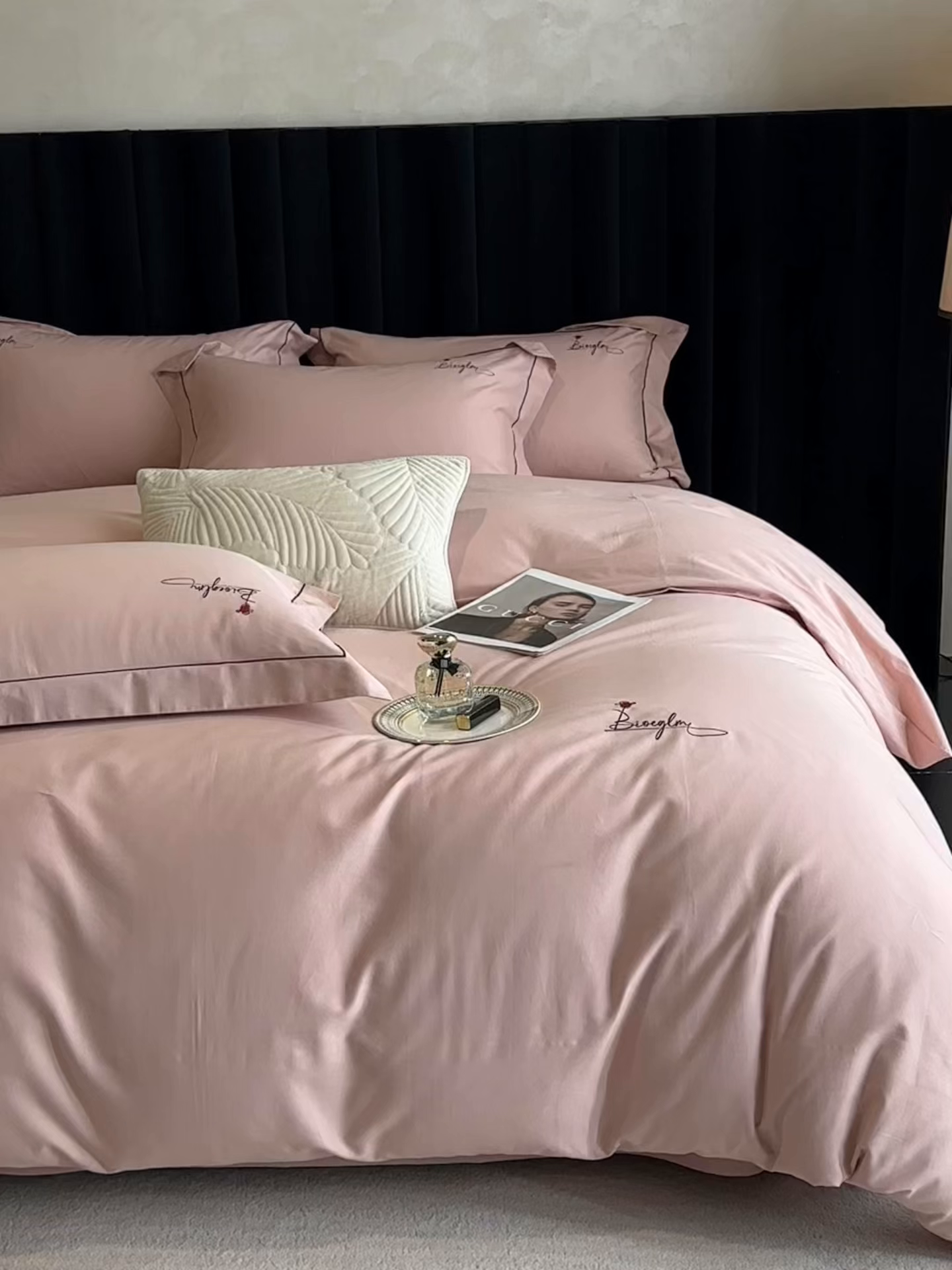 91家纺网 家纺一手货源 找家纺 南泉坊 2025新款60支全棉纯棉数码印花磨毛四件套 知薇-粉