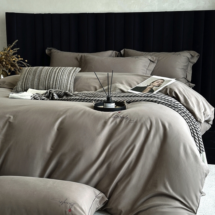 91家纺网 家纺一手货源 找家纺 南泉坊 2025新款60支全棉纯棉数码印花磨毛四件套 知薇-灰咖