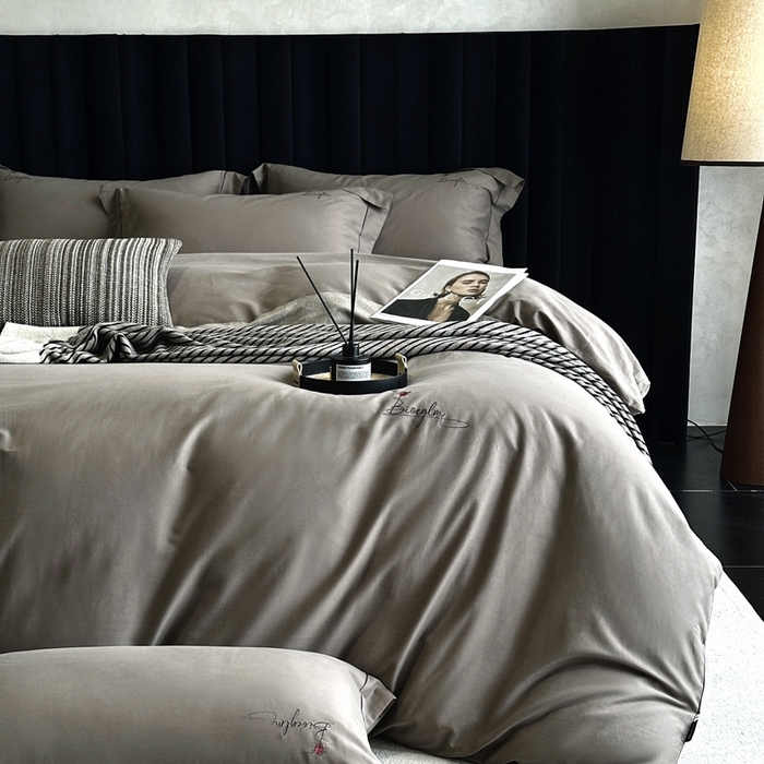 91家纺网 家纺一手货源 找家纺 南泉坊 2025新款60支全棉纯棉数码印花磨毛四件套 知薇-灰咖