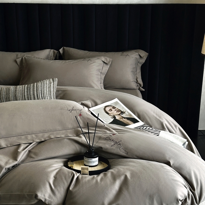 91家纺网 家纺一手货源 找家纺 南泉坊 2025新款60支全棉纯棉数码印花磨毛四件套 知薇-灰咖